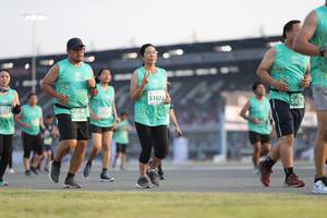 BIB: 510722, 5011, 5264, 511, 50490
                            <button type="button" onclick="openModal(10574062)" class="btn btn-primary btn-sm float-right btn-popup" data-toggle="modal" data-target=".modal-high-quality">
                        <i class="fas fa-shopping-cart"></i> Add to Cart
                    </button>
                                            <button type="button" onclick="isThisMe(10574062, true)" class="btn btn-success btn-sm float-right btn-popup btn-isme hidden" data-toggle="tooltip" data-placement="bottom" title="นี่คือรูปของคุณใช่ไหม คลิกที่นี่เพื่อเอาเข้าอัลบั้ม">
                        <i class="fas fa-plus"></i> Add to album
                    </button>
                    <button type="button" onclick="isThisMe(10574062, false)" class="btn btn-warning btn-sm float-right btn-popup btn-isnotme hidden">
                        <i class="fas fa-ban"></i> Remove from album
                    </button>