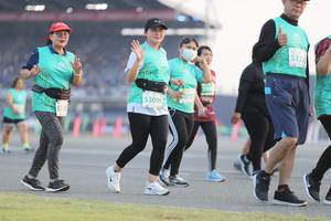 BIB: 534, 6072, 53099, 530
                            <button type="button" onclick="openModal(10575127)" class="btn btn-primary btn-sm float-right btn-popup" data-toggle="modal" data-target=".modal-high-quality">
                        <i class="fas fa-shopping-cart"></i> Add to Cart
                    </button>
                                            <button type="button" onclick="isThisMe(10575127, true)" class="btn btn-success btn-sm float-right btn-popup btn-isme hidden" data-toggle="tooltip" data-placement="bottom" title="นี่คือรูปของคุณใช่ไหม คลิกที่นี่เพื่อเอาเข้าอัลบั้ม">
                        <i class="fas fa-plus"></i> Add to album
                    </button>
                    <button type="button" onclick="isThisMe(10575127, false)" class="btn btn-warning btn-sm float-right btn-popup btn-isnotme hidden">
                        <i class="fas fa-ban"></i> Remove from album
                    </button>