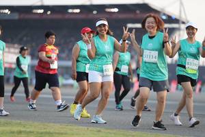 BIB: 1114, 83391
                            <button type="button" onclick="openModal(10574958)" class="btn btn-primary btn-sm float-right btn-popup" data-toggle="modal" data-target=".modal-high-quality">
                        <i class="fas fa-shopping-cart"></i> Add to Cart
                    </button>
                                            <button type="button" onclick="isThisMe(10574958, true)" class="btn btn-success btn-sm float-right btn-popup btn-isme hidden" data-toggle="tooltip" data-placement="bottom" title="นี่คือรูปของคุณใช่ไหม คลิกที่นี่เพื่อเอาเข้าอัลบั้ม">
                        <i class="fas fa-plus"></i> Add to album
                    </button>
                    <button type="button" onclick="isThisMe(10574958, false)" class="btn btn-warning btn-sm float-right btn-popup btn-isnotme hidden">
                        <i class="fas fa-ban"></i> Remove from album
                    </button>