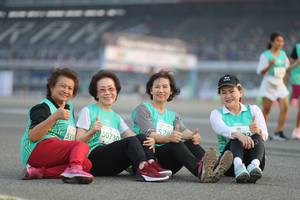 BIB: 528, 50730, 533
                            <button type="button" onclick="openModal(10575580)" class="btn btn-primary btn-sm float-right btn-popup" data-toggle="modal" data-target=".modal-high-quality">
                        <i class="fas fa-shopping-cart"></i> Add to Cart
                    </button>
                                            <button type="button" onclick="isThisMe(10575580, true)" class="btn btn-success btn-sm float-right btn-popup btn-isme hidden" data-toggle="tooltip" data-placement="bottom" title="นี่คือรูปของคุณใช่ไหม คลิกที่นี่เพื่อเอาเข้าอัลบั้ม">
                        <i class="fas fa-plus"></i> Add to album
                    </button>
                    <button type="button" onclick="isThisMe(10575580, false)" class="btn btn-warning btn-sm float-right btn-popup btn-isnotme hidden">
                        <i class="fas fa-ban"></i> Remove from album
                    </button>