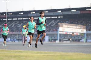 BIB: 517, 5035
                            <button type="button" onclick="openModal(10573695)" class="btn btn-primary btn-sm float-right btn-popup" data-toggle="modal" data-target=".modal-high-quality">
                        <i class="fas fa-shopping-cart"></i> Add to Cart
                    </button>
                                            <button type="button" onclick="isThisMe(10573695, true)" class="btn btn-success btn-sm float-right btn-popup btn-isme hidden" data-toggle="tooltip" data-placement="bottom" title="นี่คือรูปของคุณใช่ไหม คลิกที่นี่เพื่อเอาเข้าอัลบั้ม">
                        <i class="fas fa-plus"></i> Add to album
                    </button>
                    <button type="button" onclick="isThisMe(10573695, false)" class="btn btn-warning btn-sm float-right btn-popup btn-isnotme hidden">
                        <i class="fas fa-ban"></i> Remove from album
                    </button>