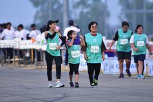 BIB: 1301, 53021, 52561, 53330, 52261
                            <button type="button" onclick="openModal(12531893)" class="btn btn-primary btn-sm float-right btn-popup" data-toggle="modal" data-target=".modal-high-quality">
                        <i class="fas fa-shopping-cart"></i> Add to Cart
                    </button>
                                            <button type="button" onclick="isThisMe(12531893, true)" class="btn btn-success btn-sm float-right btn-popup btn-isme hidden" data-toggle="tooltip" data-placement="bottom" title="นี่คือรูปของคุณใช่ไหม คลิกที่นี่เพื่อเอาเข้าอัลบั้ม">
                        <i class="fas fa-plus"></i> Add to album
                    </button>
                    <button type="button" onclick="isThisMe(12531893, false)" class="btn btn-warning btn-sm float-right btn-popup btn-isnotme hidden">
                        <i class="fas fa-ban"></i> Remove from album
                    </button>