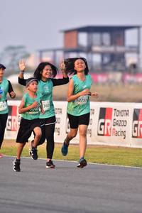 BIB: 52753, 760, 747
                            <button type="button" onclick="openModal(10555594)" class="btn btn-primary btn-sm float-right btn-popup" data-toggle="modal" data-target=".modal-high-quality">
                        <i class="fas fa-shopping-cart"></i> Add to Cart
                    </button>
                                            <button type="button" onclick="isThisMe(10555594, true)" class="btn btn-success btn-sm float-right btn-popup btn-isme hidden" data-toggle="tooltip" data-placement="bottom" title="นี่คือรูปของคุณใช่ไหม คลิกที่นี่เพื่อเอาเข้าอัลบั้ม">
                        <i class="fas fa-plus"></i> Add to album
                    </button>
                    <button type="button" onclick="isThisMe(10555594, false)" class="btn btn-warning btn-sm float-right btn-popup btn-isnotme hidden">
                        <i class="fas fa-ban"></i> Remove from album
                    </button>