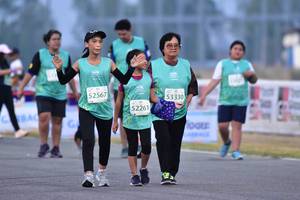BIB: 52567, 53330, 52261
                            <button type="button" onclick="openModal(12531957)" class="btn btn-primary btn-sm float-right btn-popup" data-toggle="modal" data-target=".modal-high-quality">
                        <i class="fas fa-shopping-cart"></i> Add to Cart
                    </button>
                                            <button type="button" onclick="isThisMe(12531957, true)" class="btn btn-success btn-sm float-right btn-popup btn-isme hidden" data-toggle="tooltip" data-placement="bottom" title="นี่คือรูปของคุณใช่ไหม คลิกที่นี่เพื่อเอาเข้าอัลบั้ม">
                        <i class="fas fa-plus"></i> Add to album
                    </button>
                    <button type="button" onclick="isThisMe(12531957, false)" class="btn btn-warning btn-sm float-right btn-popup btn-isnotme hidden">
                        <i class="fas fa-ban"></i> Remove from album
                    </button>