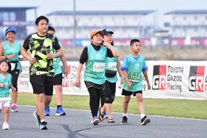 BIB: 5287, 52701, 51530
                            <button type="button" onclick="openModal(12283438)" class="btn btn-primary btn-sm float-right btn-popup" data-toggle="modal" data-target=".modal-high-quality">
                        <i class="fas fa-shopping-cart"></i> Add to Cart
                    </button>
                                            <button type="button" onclick="isThisMe(12283438, true)" class="btn btn-success btn-sm float-right btn-popup btn-isme hidden" data-toggle="tooltip" data-placement="bottom" title="นี่คือรูปของคุณใช่ไหม คลิกที่นี่เพื่อเอาเข้าอัลบั้ม">
                        <i class="fas fa-plus"></i> Add to album
                    </button>
                    <button type="button" onclick="isThisMe(12283438, false)" class="btn btn-warning btn-sm float-right btn-popup btn-isnotme hidden">
                        <i class="fas fa-ban"></i> Remove from album
                    </button>