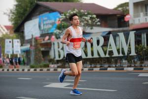 BIB: 2682
                            <button type="button" onclick="openModal(11721767)" class="btn btn-primary btn-sm float-right btn-popup" data-toggle="modal" data-target=".modal-high-quality">
                        <i class="fas fa-shopping-cart"></i> Add to Cart
                    </button>
                                            <button type="button" onclick="isThisMe(11721767, true)" class="btn btn-success btn-sm float-right btn-popup btn-isme hidden" data-toggle="tooltip" data-placement="bottom" title="นี่คือรูปของคุณใช่ไหม คลิกที่นี่เพื่อเอาเข้าอัลบั้ม">
                        <i class="fas fa-plus"></i> Add to album
                    </button>
                    <button type="button" onclick="isThisMe(11721767, false)" class="btn btn-warning btn-sm float-right btn-popup btn-isnotme hidden">
                        <i class="fas fa-ban"></i> Remove from album
                    </button>
