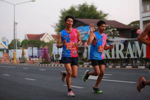 BIB: 26219
                            <button type="button" onclick="openModal(11711513)" class="btn btn-primary btn-sm float-right btn-popup" data-toggle="modal" data-target=".modal-high-quality">
                        <i class="fas fa-shopping-cart"></i> Add to Cart
                    </button>
                                            <button type="button" onclick="isThisMe(11711513, true)" class="btn btn-success btn-sm float-right btn-popup btn-isme hidden" data-toggle="tooltip" data-placement="bottom" title="นี่คือรูปของคุณใช่ไหม คลิกที่นี่เพื่อเอาเข้าอัลบั้ม">
                        <i class="fas fa-plus"></i> Add to album
                    </button>
                    <button type="button" onclick="isThisMe(11711513, false)" class="btn btn-warning btn-sm float-right btn-popup btn-isnotme hidden">
                        <i class="fas fa-ban"></i> Remove from album
                    </button>