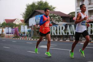 BIB: 449, 2658
                            <button type="button" onclick="openModal(11770096)" class="btn btn-primary btn-sm float-right btn-popup" data-toggle="modal" data-target=".modal-high-quality">
                        <i class="fas fa-shopping-cart"></i> Add to Cart
                    </button>
                                            <button type="button" onclick="isThisMe(11770096, true)" class="btn btn-success btn-sm float-right btn-popup btn-isme hidden" data-toggle="tooltip" data-placement="bottom" title="นี่คือรูปของคุณใช่ไหม คลิกที่นี่เพื่อเอาเข้าอัลบั้ม">
                        <i class="fas fa-plus"></i> Add to album
                    </button>
                    <button type="button" onclick="isThisMe(11770096, false)" class="btn btn-warning btn-sm float-right btn-popup btn-isnotme hidden">
                        <i class="fas fa-ban"></i> Remove from album
                    </button>