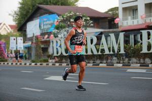 BIB: 26085
                            <button type="button" onclick="openModal(11723141)" class="btn btn-primary btn-sm float-right btn-popup" data-toggle="modal" data-target=".modal-high-quality">
                        <i class="fas fa-shopping-cart"></i> Add to Cart
                    </button>
                                            <button type="button" onclick="isThisMe(11723141, true)" class="btn btn-success btn-sm float-right btn-popup btn-isme hidden" data-toggle="tooltip" data-placement="bottom" title="นี่คือรูปของคุณใช่ไหม คลิกที่นี่เพื่อเอาเข้าอัลบั้ม">
                        <i class="fas fa-plus"></i> Add to album
                    </button>
                    <button type="button" onclick="isThisMe(11723141, false)" class="btn btn-warning btn-sm float-right btn-popup btn-isnotme hidden">
                        <i class="fas fa-ban"></i> Remove from album
                    </button>
