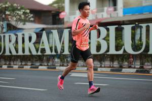 BIB: 200
                            <button type="button" onclick="openModal(11828505)" class="btn btn-primary btn-sm float-right btn-popup" data-toggle="modal" data-target=".modal-high-quality">
                        <i class="fas fa-shopping-cart"></i> Add to Cart
                    </button>
                                            <button type="button" onclick="isThisMe(11828505, true)" class="btn btn-success btn-sm float-right btn-popup btn-isme hidden" data-toggle="tooltip" data-placement="bottom" title="นี่คือรูปของคุณใช่ไหม คลิกที่นี่เพื่อเอาเข้าอัลบั้ม">
                        <i class="fas fa-plus"></i> Add to album
                    </button>
                    <button type="button" onclick="isThisMe(11828505, false)" class="btn btn-warning btn-sm float-right btn-popup btn-isnotme hidden">
                        <i class="fas fa-ban"></i> Remove from album
                    </button>