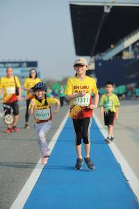 BIB: 1311, 0501
                            <button type="button" onclick="openModal(10536817)" class="btn btn-primary btn-sm float-right btn-popup" data-toggle="modal" data-target=".modal-high-quality">
                        <i class="fas fa-shopping-cart"></i> Add to Cart
                    </button>
                                            <button type="button" onclick="isThisMe(10536817, true)" class="btn btn-success btn-sm float-right btn-popup btn-isme hidden" data-toggle="tooltip" data-placement="bottom" title="นี่คือรูปของคุณใช่ไหม คลิกที่นี่เพื่อเอาเข้าอัลบั้ม">
                        <i class="fas fa-plus"></i> Add to album
                    </button>
                    <button type="button" onclick="isThisMe(10536817, false)" class="btn btn-warning btn-sm float-right btn-popup btn-isnotme hidden">
                        <i class="fas fa-ban"></i> Remove from album
                    </button>