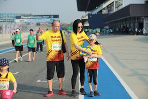 BIB: 50664, 501
                            <button type="button" onclick="openModal(10536857)" class="btn btn-primary btn-sm float-right btn-popup" data-toggle="modal" data-target=".modal-high-quality">
                        <i class="fas fa-shopping-cart"></i> Add to Cart
                    </button>
                                            <button type="button" onclick="isThisMe(10536857, true)" class="btn btn-success btn-sm float-right btn-popup btn-isme hidden" data-toggle="tooltip" data-placement="bottom" title="นี่คือรูปของคุณใช่ไหม คลิกที่นี่เพื่อเอาเข้าอัลบั้ม">
                        <i class="fas fa-plus"></i> Add to album
                    </button>
                    <button type="button" onclick="isThisMe(10536857, false)" class="btn btn-warning btn-sm float-right btn-popup btn-isnotme hidden">
                        <i class="fas fa-ban"></i> Remove from album
                    </button>