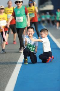 BIB: 0847, 51311, 50248
                            <button type="button" onclick="openModal(10536710)" class="btn btn-primary btn-sm float-right btn-popup" data-toggle="modal" data-target=".modal-high-quality">
                        <i class="fas fa-shopping-cart"></i> Add to Cart
                    </button>
                                            <button type="button" onclick="isThisMe(10536710, true)" class="btn btn-success btn-sm float-right btn-popup btn-isme hidden" data-toggle="tooltip" data-placement="bottom" title="นี่คือรูปของคุณใช่ไหม คลิกที่นี่เพื่อเอาเข้าอัลบั้ม">
                        <i class="fas fa-plus"></i> Add to album
                    </button>
                    <button type="button" onclick="isThisMe(10536710, false)" class="btn btn-warning btn-sm float-right btn-popup btn-isnotme hidden">
                        <i class="fas fa-ban"></i> Remove from album
                    </button>