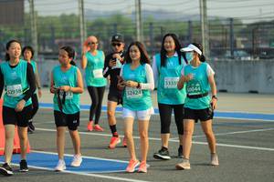 BIB: 52938, 53359, 52424, 50044
                            <button type="button" onclick="openModal(10537074)" class="btn btn-primary btn-sm float-right btn-popup" data-toggle="modal" data-target=".modal-high-quality">
                        <i class="fas fa-shopping-cart"></i> Add to Cart
                    </button>
                                            <button type="button" onclick="isThisMe(10537074, true)" class="btn btn-success btn-sm float-right btn-popup btn-isme hidden" data-toggle="tooltip" data-placement="bottom" title="นี่คือรูปของคุณใช่ไหม คลิกที่นี่เพื่อเอาเข้าอัลบั้ม">
                        <i class="fas fa-plus"></i> Add to album
                    </button>
                    <button type="button" onclick="isThisMe(10537074, false)" class="btn btn-warning btn-sm float-right btn-popup btn-isnotme hidden">
                        <i class="fas fa-ban"></i> Remove from album
                    </button>