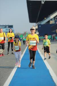 BIB: 51311, 0080, 0501
                            <button type="button" onclick="openModal(10536816)" class="btn btn-primary btn-sm float-right btn-popup" data-toggle="modal" data-target=".modal-high-quality">
                        <i class="fas fa-shopping-cart"></i> Add to Cart
                    </button>
                                            <button type="button" onclick="isThisMe(10536816, true)" class="btn btn-success btn-sm float-right btn-popup btn-isme hidden" data-toggle="tooltip" data-placement="bottom" title="นี่คือรูปของคุณใช่ไหม คลิกที่นี่เพื่อเอาเข้าอัลบั้ม">
                        <i class="fas fa-plus"></i> Add to album
                    </button>
                    <button type="button" onclick="isThisMe(10536816, false)" class="btn btn-warning btn-sm float-right btn-popup btn-isnotme hidden">
                        <i class="fas fa-ban"></i> Remove from album
                    </button>