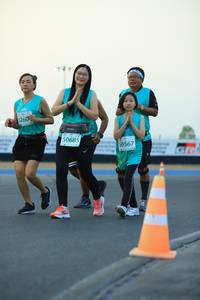 BIB: 260, 50685, 50567
                            <button type="button" onclick="openModal(10553546)" class="btn btn-primary btn-sm float-right btn-popup" data-toggle="modal" data-target=".modal-high-quality">
                        <i class="fas fa-shopping-cart"></i> Add to Cart
                    </button>
                                            <button type="button" onclick="isThisMe(10553546, true)" class="btn btn-success btn-sm float-right btn-popup btn-isme hidden" data-toggle="tooltip" data-placement="bottom" title="นี่คือรูปของคุณใช่ไหม คลิกที่นี่เพื่อเอาเข้าอัลบั้ม">
                        <i class="fas fa-plus"></i> Add to album
                    </button>
                    <button type="button" onclick="isThisMe(10553546, false)" class="btn btn-warning btn-sm float-right btn-popup btn-isnotme hidden">
                        <i class="fas fa-ban"></i> Remove from album
                    </button>
