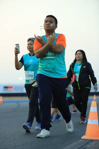 BIB: 0486, 2390
                            <button type="button" onclick="openModal(10564458)" class="btn btn-primary btn-sm float-right btn-popup" data-toggle="modal" data-target=".modal-high-quality">
                        <i class="fas fa-shopping-cart"></i> Add to Cart
                    </button>
                                            <button type="button" onclick="isThisMe(10564458, true)" class="btn btn-success btn-sm float-right btn-popup btn-isme hidden" data-toggle="tooltip" data-placement="bottom" title="นี่คือรูปของคุณใช่ไหม คลิกที่นี่เพื่อเอาเข้าอัลบั้ม">
                        <i class="fas fa-plus"></i> Add to album
                    </button>
                    <button type="button" onclick="isThisMe(10564458, false)" class="btn btn-warning btn-sm float-right btn-popup btn-isnotme hidden">
                        <i class="fas fa-ban"></i> Remove from album
                    </button>