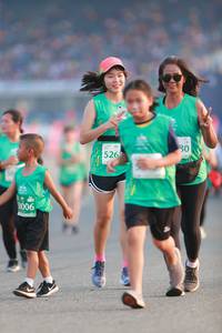 BIB: 526, 006
                            <button type="button" onclick="openModal(10543562)" class="btn btn-primary btn-sm float-right btn-popup" data-toggle="modal" data-target=".modal-high-quality">
                        <i class="fas fa-shopping-cart"></i> Add to Cart
                    </button>
                                            <button type="button" onclick="isThisMe(10543562, true)" class="btn btn-success btn-sm float-right btn-popup btn-isme hidden" data-toggle="tooltip" data-placement="bottom" title="นี่คือรูปของคุณใช่ไหม คลิกที่นี่เพื่อเอาเข้าอัลบั้ม">
                        <i class="fas fa-plus"></i> Add to album
                    </button>
                    <button type="button" onclick="isThisMe(10543562, false)" class="btn btn-warning btn-sm float-right btn-popup btn-isnotme hidden">
                        <i class="fas fa-ban"></i> Remove from album
                    </button>