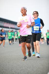 BIB: 51186
                            <button type="button" onclick="openModal(10512777)" class="btn btn-primary btn-sm float-right btn-popup" data-toggle="modal" data-target=".modal-high-quality">
                        <i class="fas fa-shopping-cart"></i> Add to Cart
                    </button>
                                            <button type="button" onclick="isThisMe(10512777, true)" class="btn btn-success btn-sm float-right btn-popup btn-isme hidden" data-toggle="tooltip" data-placement="bottom" title="นี่คือรูปของคุณใช่ไหม คลิกที่นี่เพื่อเอาเข้าอัลบั้ม">
                        <i class="fas fa-plus"></i> Add to album
                    </button>
                    <button type="button" onclick="isThisMe(10512777, false)" class="btn btn-warning btn-sm float-right btn-popup btn-isnotme hidden">
                        <i class="fas fa-ban"></i> Remove from album
                    </button>