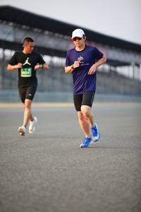 BIB: 0041
                            <button type="button" onclick="openModal(10482174)" class="btn btn-primary btn-sm float-right btn-popup" data-toggle="modal" data-target=".modal-high-quality">
                        <i class="fas fa-shopping-cart"></i> Add to Cart
                    </button>
                                            <button type="button" onclick="isThisMe(10482174, true)" class="btn btn-success btn-sm float-right btn-popup btn-isme hidden" data-toggle="tooltip" data-placement="bottom" title="นี่คือรูปของคุณใช่ไหม คลิกที่นี่เพื่อเอาเข้าอัลบั้ม">
                        <i class="fas fa-plus"></i> Add to album
                    </button>
                    <button type="button" onclick="isThisMe(10482174, false)" class="btn btn-warning btn-sm float-right btn-popup btn-isnotme hidden">
                        <i class="fas fa-ban"></i> Remove from album
                    </button>