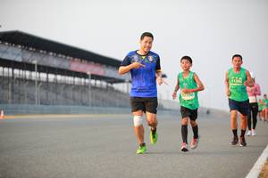 BIB: 31595
                            <button type="button" onclick="openModal(10483013)" class="btn btn-primary btn-sm float-right btn-popup" data-toggle="modal" data-target=".modal-high-quality">
                        <i class="fas fa-shopping-cart"></i> Add to Cart
                    </button>
                                            <button type="button" onclick="isThisMe(10483013, true)" class="btn btn-success btn-sm float-right btn-popup btn-isme hidden" data-toggle="tooltip" data-placement="bottom" title="นี่คือรูปของคุณใช่ไหม คลิกที่นี่เพื่อเอาเข้าอัลบั้ม">
                        <i class="fas fa-plus"></i> Add to album
                    </button>
                    <button type="button" onclick="isThisMe(10483013, false)" class="btn btn-warning btn-sm float-right btn-popup btn-isnotme hidden">
                        <i class="fas fa-ban"></i> Remove from album
                    </button>