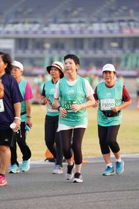 BIB: 533, 73050
                            <button type="button" onclick="openModal(10495405)" class="btn btn-primary btn-sm float-right btn-popup" data-toggle="modal" data-target=".modal-high-quality">
                        <i class="fas fa-shopping-cart"></i> Add to Cart
                    </button>
                                            <button type="button" onclick="isThisMe(10495405, true)" class="btn btn-success btn-sm float-right btn-popup btn-isme hidden" data-toggle="tooltip" data-placement="bottom" title="นี่คือรูปของคุณใช่ไหม คลิกที่นี่เพื่อเอาเข้าอัลบั้ม">
                        <i class="fas fa-plus"></i> Add to album
                    </button>
                    <button type="button" onclick="isThisMe(10495405, false)" class="btn btn-warning btn-sm float-right btn-popup btn-isnotme hidden">
                        <i class="fas fa-ban"></i> Remove from album
                    </button>