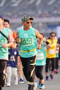 BIB: 51704, 0509
                            <button type="button" onclick="openModal(10493657)" class="btn btn-primary btn-sm float-right btn-popup" data-toggle="modal" data-target=".modal-high-quality">
                        <i class="fas fa-shopping-cart"></i> Add to Cart
                    </button>
                                            <button type="button" onclick="isThisMe(10493657, true)" class="btn btn-success btn-sm float-right btn-popup btn-isme hidden" data-toggle="tooltip" data-placement="bottom" title="นี่คือรูปของคุณใช่ไหม คลิกที่นี่เพื่อเอาเข้าอัลบั้ม">
                        <i class="fas fa-plus"></i> Add to album
                    </button>
                    <button type="button" onclick="isThisMe(10493657, false)" class="btn btn-warning btn-sm float-right btn-popup btn-isnotme hidden">
                        <i class="fas fa-ban"></i> Remove from album
                    </button>