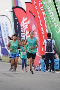 BIB: 51830, 51922, 0539
                            <button type="button" onclick="openModal(10502879)" class="btn btn-primary btn-sm float-right btn-popup" data-toggle="modal" data-target=".modal-high-quality">
                        <i class="fas fa-shopping-cart"></i> Add to Cart
                    </button>
                                            <button type="button" onclick="isThisMe(10502879, true)" class="btn btn-success btn-sm float-right btn-popup btn-isme hidden" data-toggle="tooltip" data-placement="bottom" title="นี่คือรูปของคุณใช่ไหม คลิกที่นี่เพื่อเอาเข้าอัลบั้ม">
                        <i class="fas fa-plus"></i> Add to album
                    </button>
                    <button type="button" onclick="isThisMe(10502879, false)" class="btn btn-warning btn-sm float-right btn-popup btn-isnotme hidden">
                        <i class="fas fa-ban"></i> Remove from album
                    </button>