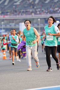 BIB: 52715, 5338
                            <button type="button" onclick="openModal(10489401)" class="btn btn-primary btn-sm float-right btn-popup" data-toggle="modal" data-target=".modal-high-quality">
                        <i class="fas fa-shopping-cart"></i> Add to Cart
                    </button>
                                            <button type="button" onclick="isThisMe(10489401, true)" class="btn btn-success btn-sm float-right btn-popup btn-isme hidden" data-toggle="tooltip" data-placement="bottom" title="นี่คือรูปของคุณใช่ไหม คลิกที่นี่เพื่อเอาเข้าอัลบั้ม">
                        <i class="fas fa-plus"></i> Add to album
                    </button>
                    <button type="button" onclick="isThisMe(10489401, false)" class="btn btn-warning btn-sm float-right btn-popup btn-isnotme hidden">
                        <i class="fas fa-ban"></i> Remove from album
                    </button>