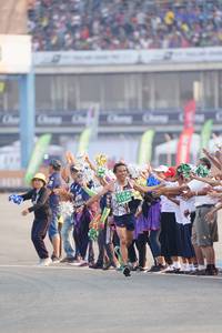 BIB: 51556
                            <button type="button" onclick="openModal(10476413)" class="btn btn-primary btn-sm float-right btn-popup" data-toggle="modal" data-target=".modal-high-quality">
                        <i class="fas fa-shopping-cart"></i> Add to Cart
                    </button>
                                            <button type="button" onclick="isThisMe(10476413, true)" class="btn btn-success btn-sm float-right btn-popup btn-isme hidden" data-toggle="tooltip" data-placement="bottom" title="นี่คือรูปของคุณใช่ไหม คลิกที่นี่เพื่อเอาเข้าอัลบั้ม">
                        <i class="fas fa-plus"></i> Add to album
                    </button>
                    <button type="button" onclick="isThisMe(10476413, false)" class="btn btn-warning btn-sm float-right btn-popup btn-isnotme hidden">
                        <i class="fas fa-ban"></i> Remove from album
                    </button>