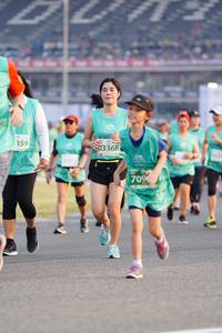 BIB: 359, 93368, 709
                            <button type="button" onclick="openModal(10493909)" class="btn btn-primary btn-sm float-right btn-popup" data-toggle="modal" data-target=".modal-high-quality">
                        <i class="fas fa-shopping-cart"></i> Add to Cart
                    </button>
                                            <button type="button" onclick="isThisMe(10493909, true)" class="btn btn-success btn-sm float-right btn-popup btn-isme hidden" data-toggle="tooltip" data-placement="bottom" title="นี่คือรูปของคุณใช่ไหม คลิกที่นี่เพื่อเอาเข้าอัลบั้ม">
                        <i class="fas fa-plus"></i> Add to album
                    </button>
                    <button type="button" onclick="isThisMe(10493909, false)" class="btn btn-warning btn-sm float-right btn-popup btn-isnotme hidden">
                        <i class="fas fa-ban"></i> Remove from album
                    </button>