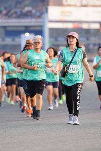 BIB: 195, 31157
                            <button type="button" onclick="openModal(10492246)" class="btn btn-primary btn-sm float-right btn-popup" data-toggle="modal" data-target=".modal-high-quality">
                        <i class="fas fa-shopping-cart"></i> Add to Cart
                    </button>
                                            <button type="button" onclick="isThisMe(10492246, true)" class="btn btn-success btn-sm float-right btn-popup btn-isme hidden" data-toggle="tooltip" data-placement="bottom" title="นี่คือรูปของคุณใช่ไหม คลิกที่นี่เพื่อเอาเข้าอัลบั้ม">
                        <i class="fas fa-plus"></i> Add to album
                    </button>
                    <button type="button" onclick="isThisMe(10492246, false)" class="btn btn-warning btn-sm float-right btn-popup btn-isnotme hidden">
                        <i class="fas fa-ban"></i> Remove from album
                    </button>