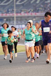 BIB: 52213, 50007
                            <button type="button" onclick="openModal(10488099)" class="btn btn-primary btn-sm float-right btn-popup" data-toggle="modal" data-target=".modal-high-quality">
                        <i class="fas fa-shopping-cart"></i> Add to Cart
                    </button>
                                            <button type="button" onclick="isThisMe(10488099, true)" class="btn btn-success btn-sm float-right btn-popup btn-isme hidden" data-toggle="tooltip" data-placement="bottom" title="นี่คือรูปของคุณใช่ไหม คลิกที่นี่เพื่อเอาเข้าอัลบั้ม">
                        <i class="fas fa-plus"></i> Add to album
                    </button>
                    <button type="button" onclick="isThisMe(10488099, false)" class="btn btn-warning btn-sm float-right btn-popup btn-isnotme hidden">
                        <i class="fas fa-ban"></i> Remove from album
                    </button>