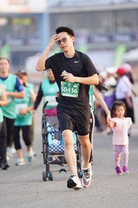 BIB: 50436
                            <button type="button" onclick="openModal(10497223)" class="btn btn-primary btn-sm float-right btn-popup" data-toggle="modal" data-target=".modal-high-quality">
                        <i class="fas fa-shopping-cart"></i> Add to Cart
                    </button>
                                            <button type="button" onclick="isThisMe(10497223, true)" class="btn btn-success btn-sm float-right btn-popup btn-isme hidden" data-toggle="tooltip" data-placement="bottom" title="นี่คือรูปของคุณใช่ไหม คลิกที่นี่เพื่อเอาเข้าอัลบั้ม">
                        <i class="fas fa-plus"></i> Add to album
                    </button>
                    <button type="button" onclick="isThisMe(10497223, false)" class="btn btn-warning btn-sm float-right btn-popup btn-isnotme hidden">
                        <i class="fas fa-ban"></i> Remove from album
                    </button>