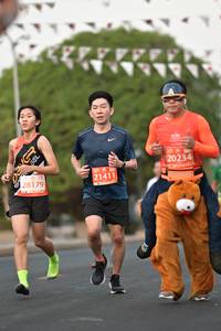 BIB: 20234, 21411, 28179
                            <button type="button" onclick="openModal(11256782)" class="btn btn-primary btn-sm float-right btn-popup" data-toggle="modal" data-target=".modal-high-quality">
                        <i class="fas fa-shopping-cart"></i> Add to Cart
                    </button>
                                            <button type="button" onclick="isThisMe(11256782, true)" class="btn btn-success btn-sm float-right btn-popup btn-isme hidden" data-toggle="tooltip" data-placement="bottom" title="นี่คือรูปของคุณใช่ไหม คลิกที่นี่เพื่อเอาเข้าอัลบั้ม">
                        <i class="fas fa-plus"></i> Add to album
                    </button>
                    <button type="button" onclick="isThisMe(11256782, false)" class="btn btn-warning btn-sm float-right btn-popup btn-isnotme hidden">
                        <i class="fas fa-ban"></i> Remove from album
                    </button>