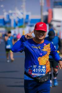 BIB: 42195, 211, 2020
                            <button type="button" onclick="openModal(10534133)" class="btn btn-primary btn-sm float-right btn-popup" data-toggle="modal" data-target=".modal-high-quality">
                        <i class="fas fa-shopping-cart"></i> Add to Cart
                    </button>
                                            <button type="button" onclick="isThisMe(10534133, true)" class="btn btn-success btn-sm float-right btn-popup btn-isme hidden" data-toggle="tooltip" data-placement="bottom" title="นี่คือรูปของคุณใช่ไหม คลิกที่นี่เพื่อเอาเข้าอัลบั้ม">
                        <i class="fas fa-plus"></i> Add to album
                    </button>
                    <button type="button" onclick="isThisMe(10534133, false)" class="btn btn-warning btn-sm float-right btn-popup btn-isnotme hidden">
                        <i class="fas fa-ban"></i> Remove from album
                    </button>