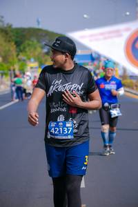BIB: 2020, 211, 42195
                            <button type="button" onclick="openModal(10534518)" class="btn btn-primary btn-sm float-right btn-popup" data-toggle="modal" data-target=".modal-high-quality">
                        <i class="fas fa-shopping-cart"></i> Add to Cart
                    </button>
                                            <button type="button" onclick="isThisMe(10534518, true)" class="btn btn-success btn-sm float-right btn-popup btn-isme hidden" data-toggle="tooltip" data-placement="bottom" title="นี่คือรูปของคุณใช่ไหม คลิกที่นี่เพื่อเอาเข้าอัลบั้ม">
                        <i class="fas fa-plus"></i> Add to album
                    </button>
                    <button type="button" onclick="isThisMe(10534518, false)" class="btn btn-warning btn-sm float-right btn-popup btn-isnotme hidden">
                        <i class="fas fa-ban"></i> Remove from album
                    </button>
