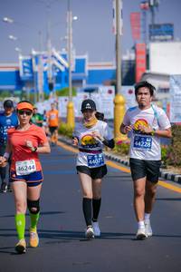 BIB: 42195, 211
                            <button type="button" onclick="openModal(10534231)" class="btn btn-primary btn-sm float-right btn-popup" data-toggle="modal" data-target=".modal-high-quality">
                        <i class="fas fa-shopping-cart"></i> Add to Cart
                    </button>
                                            <button type="button" onclick="isThisMe(10534231, true)" class="btn btn-success btn-sm float-right btn-popup btn-isme hidden" data-toggle="tooltip" data-placement="bottom" title="นี่คือรูปของคุณใช่ไหม คลิกที่นี่เพื่อเอาเข้าอัลบั้ม">
                        <i class="fas fa-plus"></i> Add to album
                    </button>
                    <button type="button" onclick="isThisMe(10534231, false)" class="btn btn-warning btn-sm float-right btn-popup btn-isnotme hidden">
                        <i class="fas fa-ban"></i> Remove from album
                    </button>