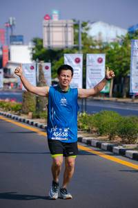 BIB: 020, 211, 42195
                            <button type="button" onclick="openModal(10534164)" class="btn btn-primary btn-sm float-right btn-popup" data-toggle="modal" data-target=".modal-high-quality">
                        <i class="fas fa-shopping-cart"></i> Add to Cart
                    </button>
                                            <button type="button" onclick="isThisMe(10534164, true)" class="btn btn-success btn-sm float-right btn-popup btn-isme hidden" data-toggle="tooltip" data-placement="bottom" title="นี่คือรูปของคุณใช่ไหม คลิกที่นี่เพื่อเอาเข้าอัลบั้ม">
                        <i class="fas fa-plus"></i> Add to album
                    </button>
                    <button type="button" onclick="isThisMe(10534164, false)" class="btn btn-warning btn-sm float-right btn-popup btn-isnotme hidden">
                        <i class="fas fa-ban"></i> Remove from album
                    </button>