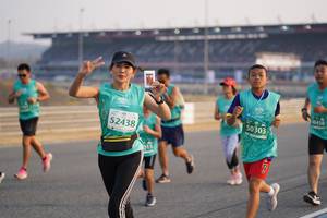 BIB: 10458, 50303, 52438, 015
                            <button type="button" onclick="openModal(10511174)" class="btn btn-primary btn-sm float-right btn-popup" data-toggle="modal" data-target=".modal-high-quality">
                        <i class="fas fa-shopping-cart"></i> Add to Cart
                    </button>
                                            <button type="button" onclick="isThisMe(10511174, true)" class="btn btn-success btn-sm float-right btn-popup btn-isme hidden" data-toggle="tooltip" data-placement="bottom" title="นี่คือรูปของคุณใช่ไหม คลิกที่นี่เพื่อเอาเข้าอัลบั้ม">
                        <i class="fas fa-plus"></i> Add to album
                    </button>
                    <button type="button" onclick="isThisMe(10511174, false)" class="btn btn-warning btn-sm float-right btn-popup btn-isnotme hidden">
                        <i class="fas fa-ban"></i> Remove from album
                    </button>