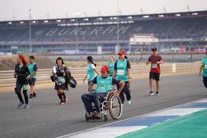 BIB: 604002, 33334
                            <button type="button" onclick="openModal(10519821)" class="btn btn-primary btn-sm float-right btn-popup" data-toggle="modal" data-target=".modal-high-quality">
                        <i class="fas fa-shopping-cart"></i> Add to Cart
                    </button>
                                            <button type="button" onclick="isThisMe(10519821, true)" class="btn btn-success btn-sm float-right btn-popup btn-isme hidden" data-toggle="tooltip" data-placement="bottom" title="นี่คือรูปของคุณใช่ไหม คลิกที่นี่เพื่อเอาเข้าอัลบั้ม">
                        <i class="fas fa-plus"></i> Add to album
                    </button>
                    <button type="button" onclick="isThisMe(10519821, false)" class="btn btn-warning btn-sm float-right btn-popup btn-isnotme hidden">
                        <i class="fas fa-ban"></i> Remove from album
                    </button>