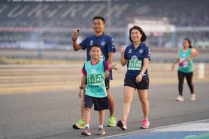 BIB: 53394, 53393
                            <button type="button" onclick="openModal(10520951)" class="btn btn-primary btn-sm float-right btn-popup" data-toggle="modal" data-target=".modal-high-quality">
                        <i class="fas fa-shopping-cart"></i> Add to Cart
                    </button>
                                            <button type="button" onclick="isThisMe(10520951, true)" class="btn btn-success btn-sm float-right btn-popup btn-isme hidden" data-toggle="tooltip" data-placement="bottom" title="นี่คือรูปของคุณใช่ไหม คลิกที่นี่เพื่อเอาเข้าอัลบั้ม">
                        <i class="fas fa-plus"></i> Add to album
                    </button>
                    <button type="button" onclick="isThisMe(10520951, false)" class="btn btn-warning btn-sm float-right btn-popup btn-isnotme hidden">
                        <i class="fas fa-ban"></i> Remove from album
                    </button>