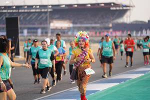 BIB: 3270, 5283
                            <button type="button" onclick="openModal(10514897)" class="btn btn-primary btn-sm float-right btn-popup" data-toggle="modal" data-target=".modal-high-quality">
                        <i class="fas fa-shopping-cart"></i> Add to Cart
                    </button>
                                            <button type="button" onclick="isThisMe(10514897, true)" class="btn btn-success btn-sm float-right btn-popup btn-isme hidden" data-toggle="tooltip" data-placement="bottom" title="นี่คือรูปของคุณใช่ไหม คลิกที่นี่เพื่อเอาเข้าอัลบั้ม">
                        <i class="fas fa-plus"></i> Add to album
                    </button>
                    <button type="button" onclick="isThisMe(10514897, false)" class="btn btn-warning btn-sm float-right btn-popup btn-isnotme hidden">
                        <i class="fas fa-ban"></i> Remove from album
                    </button>