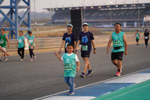 BIB: 1611, 1645, 50019
                            <button type="button" onclick="openModal(10519305)" class="btn btn-primary btn-sm float-right btn-popup" data-toggle="modal" data-target=".modal-high-quality">
                        <i class="fas fa-shopping-cart"></i> Add to Cart
                    </button>
                                            <button type="button" onclick="isThisMe(10519305, true)" class="btn btn-success btn-sm float-right btn-popup btn-isme hidden" data-toggle="tooltip" data-placement="bottom" title="นี่คือรูปของคุณใช่ไหม คลิกที่นี่เพื่อเอาเข้าอัลบั้ม">
                        <i class="fas fa-plus"></i> Add to album
                    </button>
                    <button type="button" onclick="isThisMe(10519305, false)" class="btn btn-warning btn-sm float-right btn-popup btn-isnotme hidden">
                        <i class="fas fa-ban"></i> Remove from album
                    </button>