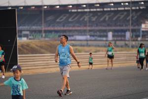 BIB: 200
                            <button type="button" onclick="openModal(10519505)" class="btn btn-primary btn-sm float-right btn-popup" data-toggle="modal" data-target=".modal-high-quality">
                        <i class="fas fa-shopping-cart"></i> Add to Cart
                    </button>
                                            <button type="button" onclick="isThisMe(10519505, true)" class="btn btn-success btn-sm float-right btn-popup btn-isme hidden" data-toggle="tooltip" data-placement="bottom" title="นี่คือรูปของคุณใช่ไหม คลิกที่นี่เพื่อเอาเข้าอัลบั้ม">
                        <i class="fas fa-plus"></i> Add to album
                    </button>
                    <button type="button" onclick="isThisMe(10519505, false)" class="btn btn-warning btn-sm float-right btn-popup btn-isnotme hidden">
                        <i class="fas fa-ban"></i> Remove from album
                    </button>