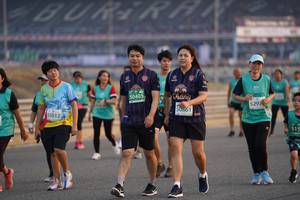 BIB: 50405, 5297, 50661, 53012, 515
                            <button type="button" onclick="openModal(10519086)" class="btn btn-primary btn-sm float-right btn-popup" data-toggle="modal" data-target=".modal-high-quality">
                        <i class="fas fa-shopping-cart"></i> Add to Cart
                    </button>
                                            <button type="button" onclick="isThisMe(10519086, true)" class="btn btn-success btn-sm float-right btn-popup btn-isme hidden" data-toggle="tooltip" data-placement="bottom" title="นี่คือรูปของคุณใช่ไหม คลิกที่นี่เพื่อเอาเข้าอัลบั้ม">
                        <i class="fas fa-plus"></i> Add to album
                    </button>
                    <button type="button" onclick="isThisMe(10519086, false)" class="btn btn-warning btn-sm float-right btn-popup btn-isnotme hidden">
                        <i class="fas fa-ban"></i> Remove from album
                    </button>