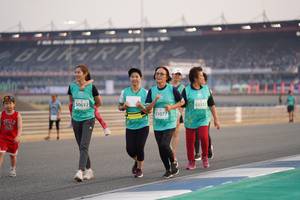 BIB: 1684, 53332, 50612, 51077
                            <button type="button" onclick="openModal(10520618)" class="btn btn-primary btn-sm float-right btn-popup" data-toggle="modal" data-target=".modal-high-quality">
                        <i class="fas fa-shopping-cart"></i> Add to Cart
                    </button>
                                            <button type="button" onclick="isThisMe(10520618, true)" class="btn btn-success btn-sm float-right btn-popup btn-isme hidden" data-toggle="tooltip" data-placement="bottom" title="นี่คือรูปของคุณใช่ไหม คลิกที่นี่เพื่อเอาเข้าอัลบั้ม">
                        <i class="fas fa-plus"></i> Add to album
                    </button>
                    <button type="button" onclick="isThisMe(10520618, false)" class="btn btn-warning btn-sm float-right btn-popup btn-isnotme hidden">
                        <i class="fas fa-ban"></i> Remove from album
                    </button>