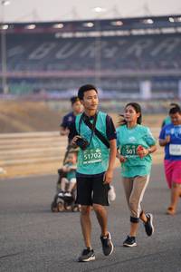 BIB: 501, 51702
                            <button type="button" onclick="openModal(10515697)" class="btn btn-primary btn-sm float-right btn-popup" data-toggle="modal" data-target=".modal-high-quality">
                        <i class="fas fa-shopping-cart"></i> Add to Cart
                    </button>
                                            <button type="button" onclick="isThisMe(10515697, true)" class="btn btn-success btn-sm float-right btn-popup btn-isme hidden" data-toggle="tooltip" data-placement="bottom" title="นี่คือรูปของคุณใช่ไหม คลิกที่นี่เพื่อเอาเข้าอัลบั้ม">
                        <i class="fas fa-plus"></i> Add to album
                    </button>
                    <button type="button" onclick="isThisMe(10515697, false)" class="btn btn-warning btn-sm float-right btn-popup btn-isnotme hidden">
                        <i class="fas fa-ban"></i> Remove from album
                    </button>