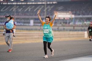 BIB: 52298
                            <button type="button" onclick="openModal(10519913)" class="btn btn-primary btn-sm float-right btn-popup" data-toggle="modal" data-target=".modal-high-quality">
                        <i class="fas fa-shopping-cart"></i> Add to Cart
                    </button>
                                            <button type="button" onclick="isThisMe(10519913, true)" class="btn btn-success btn-sm float-right btn-popup btn-isme hidden" data-toggle="tooltip" data-placement="bottom" title="นี่คือรูปของคุณใช่ไหม คลิกที่นี่เพื่อเอาเข้าอัลบั้ม">
                        <i class="fas fa-plus"></i> Add to album
                    </button>
                    <button type="button" onclick="isThisMe(10519913, false)" class="btn btn-warning btn-sm float-right btn-popup btn-isnotme hidden">
                        <i class="fas fa-ban"></i> Remove from album
                    </button>