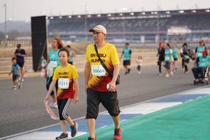 BIB: 50664, 51311
                            <button type="button" onclick="openModal(10519818)" class="btn btn-primary btn-sm float-right btn-popup" data-toggle="modal" data-target=".modal-high-quality">
                        <i class="fas fa-shopping-cart"></i> Add to Cart
                    </button>
                                            <button type="button" onclick="isThisMe(10519818, true)" class="btn btn-success btn-sm float-right btn-popup btn-isme hidden" data-toggle="tooltip" data-placement="bottom" title="นี่คือรูปของคุณใช่ไหม คลิกที่นี่เพื่อเอาเข้าอัลบั้ม">
                        <i class="fas fa-plus"></i> Add to album
                    </button>
                    <button type="button" onclick="isThisMe(10519818, false)" class="btn btn-warning btn-sm float-right btn-popup btn-isnotme hidden">
                        <i class="fas fa-ban"></i> Remove from album
                    </button>